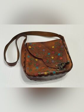 Vintage Hand-Tooled Floral Leather Crossbody Purse with Metal Latch